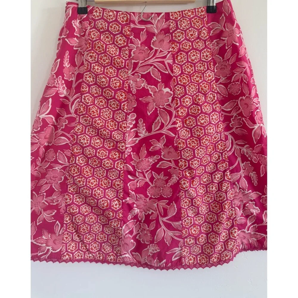 Floral Pink A-Line Skirt With Honeycomb Pattern By A.M.I. Size 10 Cotton & Spand